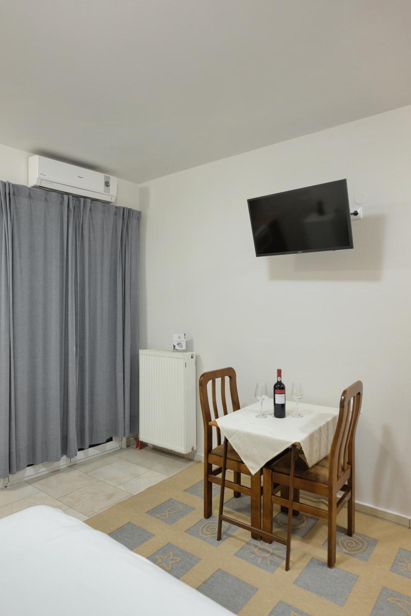 O Fotis Studios & Apartments Ioannina Exterior photo